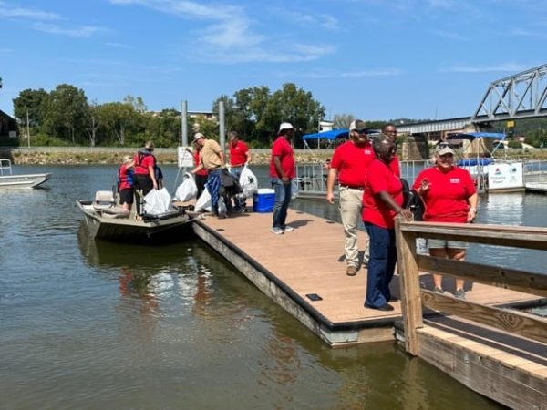 APSO volunteers offload trash. (Joey Blackwell / Alabama News Center)